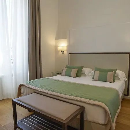 Hotel Les Diamants Spanish Steps 2*