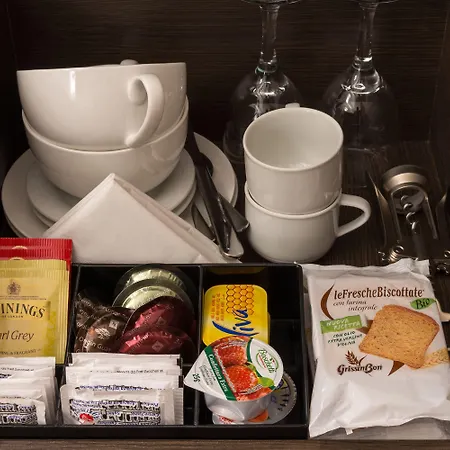 Hotel Les Diamants Spanish Steps 2*