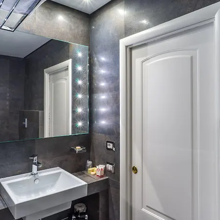 Les Diamants Spanish Steps Hotel 2*