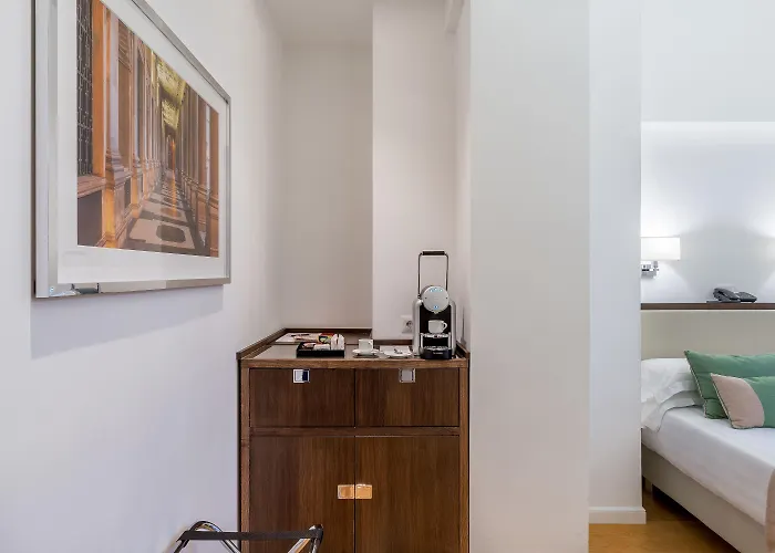 Hotel Les Diamants Spanish Steps 2*
