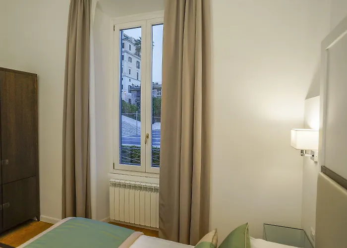 Hotel Les Diamants Spanish Steps 2*