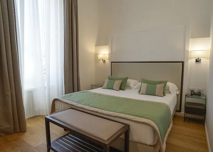 Hotel Les Diamants Spanish Steps 2*